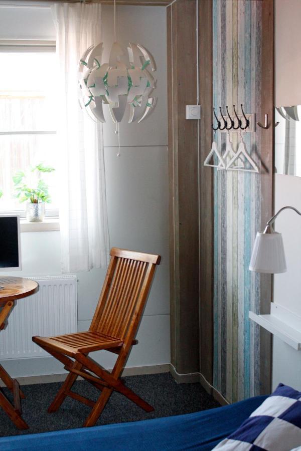 Seglarhotellet - Vandrarhem Pa Kaeringoen Karingon Esterno foto